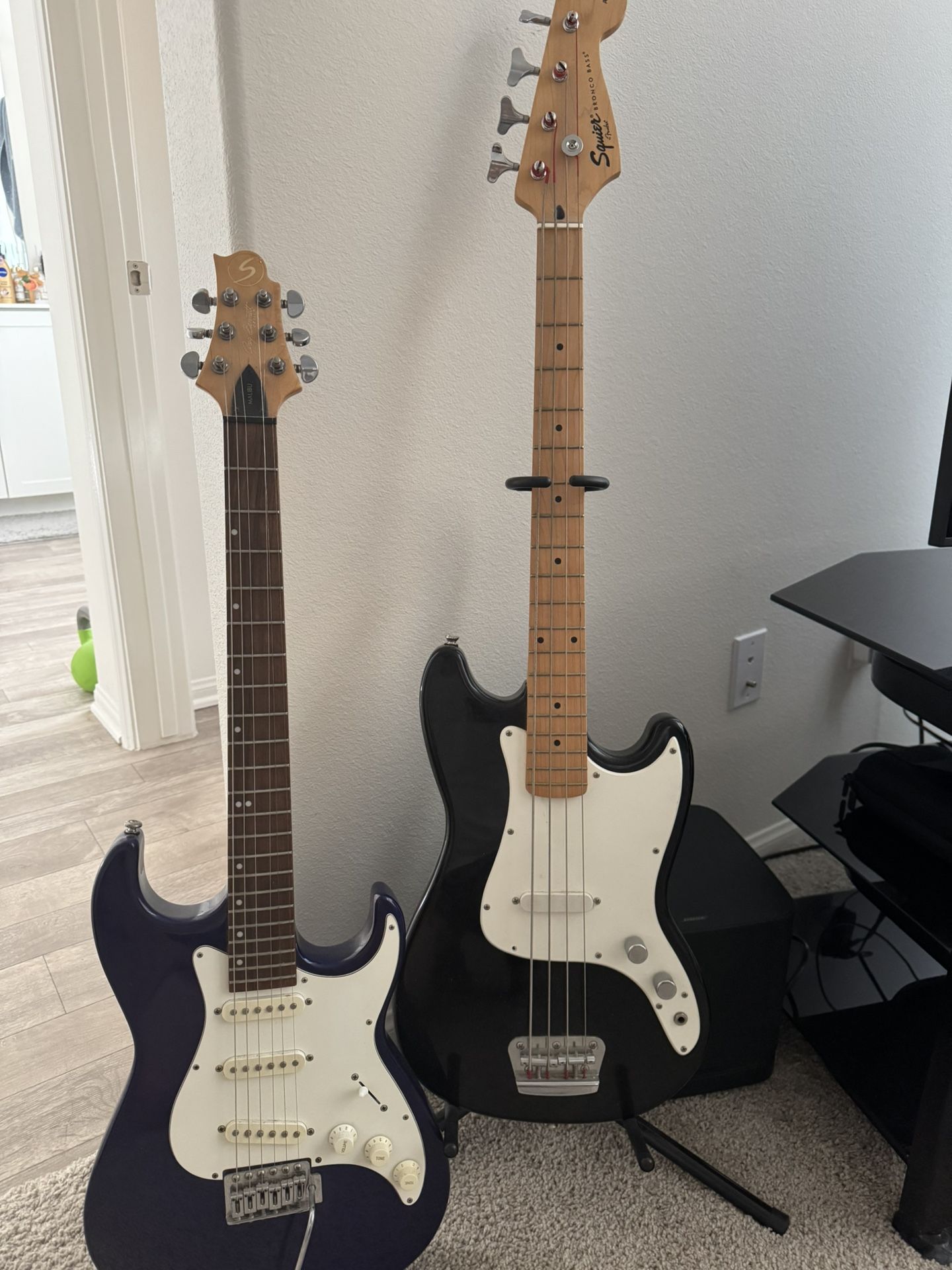 FOR SALE:USED ELECTRIC GUITAR/ BASS