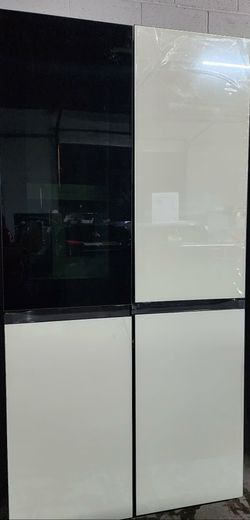 NEW Samsungs Bespoke Bespoke (29 cu.ft.) 4-Door Flex French Door Refrigerator with AI Family Hub+ in Gray & Blue Morning.