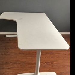 Adjustable hight corner Bekant Desk