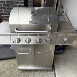 Nexgrill w/ 2 Propane Tanks 