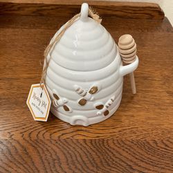 New ceramic honey jar with dipper