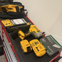 Dewalt Cordless Framing Gun W/battery, Bag, Charger And Nails