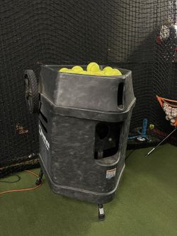 Softball Pitching Machine