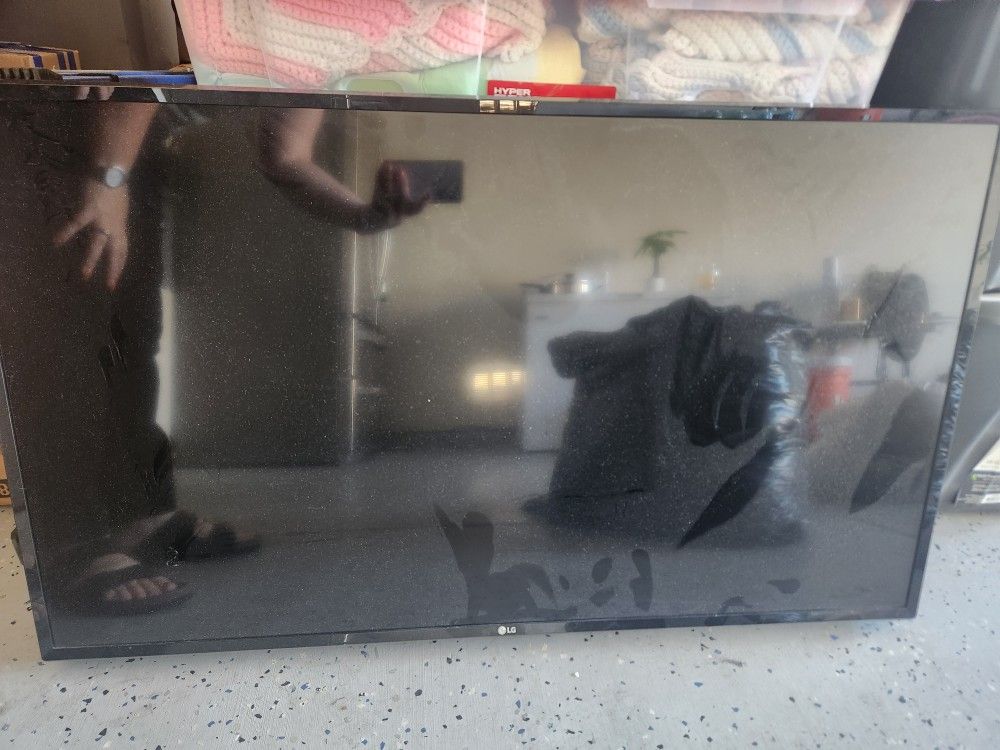 43 Inch LG TV