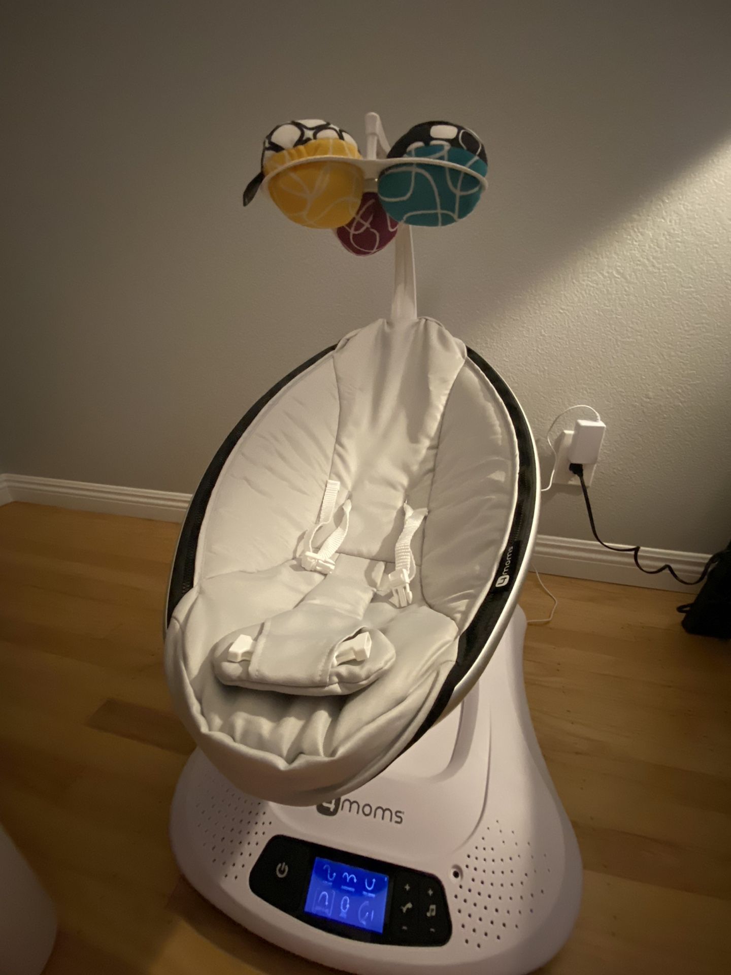 4moms mamaroo swing (Need To Get Rid Of It Asap) 