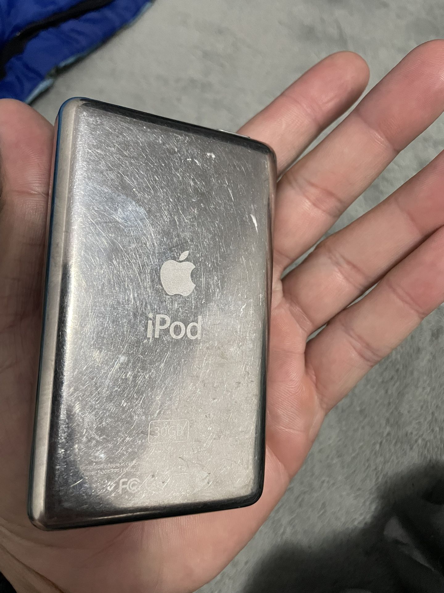 iPod Classic 30 Gb ( Display Broken )