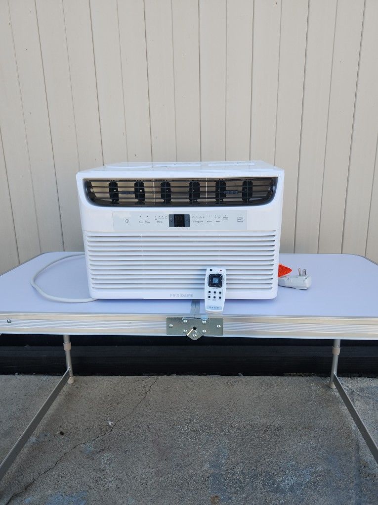 Frigidaire AC Unit 8000 BTU Unit Excellent Condition
