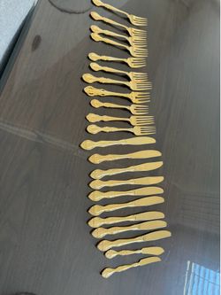 Set of 22 supreme flatware gold color