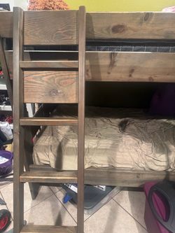 Twin Bunk beds w/ mattresses