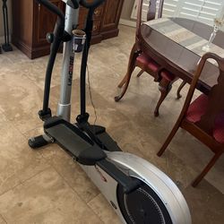Elliptical Trainer -lifecore C885VG