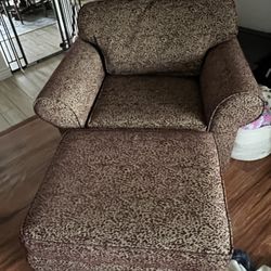 Chair With Ottoman