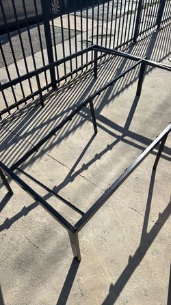 Base para cama de metal nueva Queen