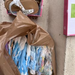 Free pull ups/swimmers 4T & sz 5 sandalitas