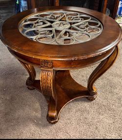 Elegant Round Wooden Accent Table