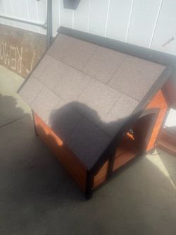 Outdoor Wooden Dog House with Shingle Roof