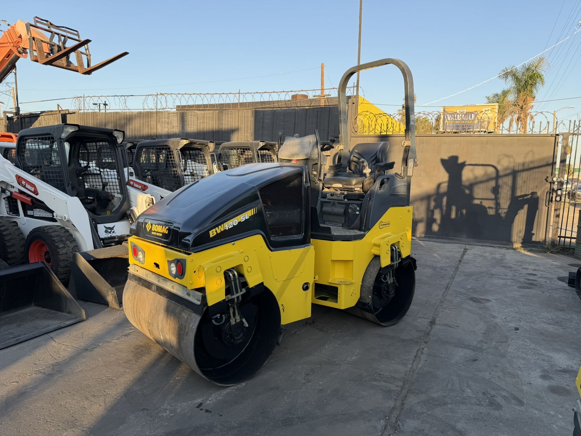 2017 BOMAG WB120 LS Smooth Drum