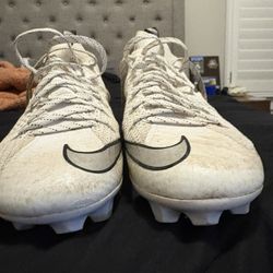 Nike Elite Size 8.5 Cleats 