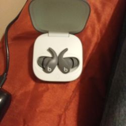  Apple Beats Fit Pro 