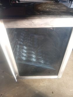 Mini wine cooler fridge