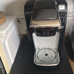 Keurig Single Cup Coffee Machine & Cup Tray