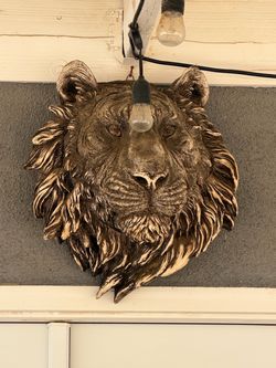 Lion head wall decor