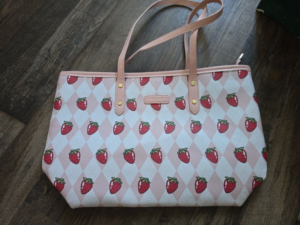New Strawberry Diffrot And Bauty Bag