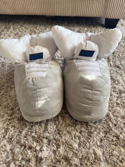 NEW NIKE SLIPPERS