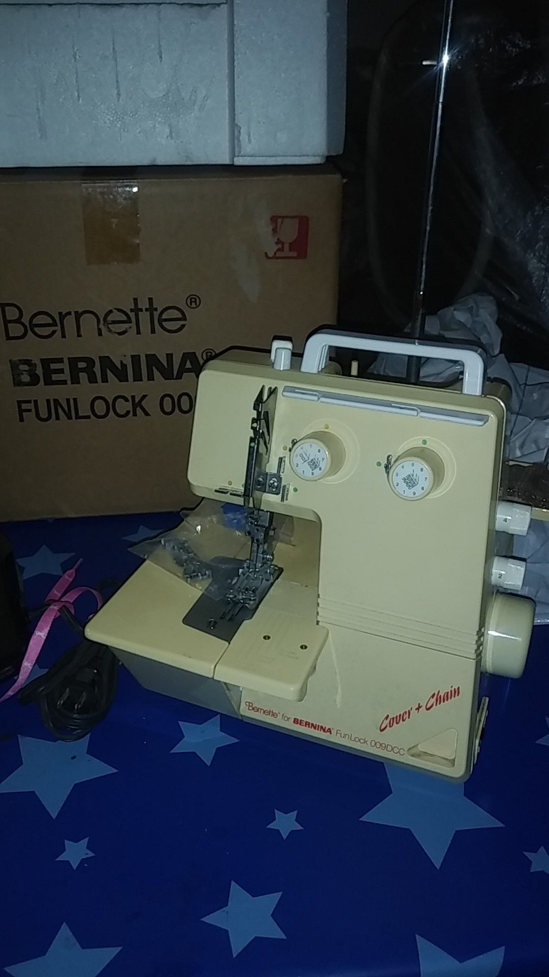Bernina Bernette funlock 009DCC coverstitch sewing machine