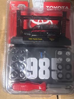 M2 Machines 1985 Toyota Truck Die-Cast Model Set