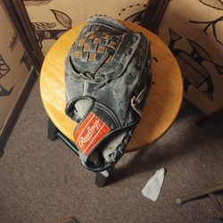 Rawlings Baseball Glove