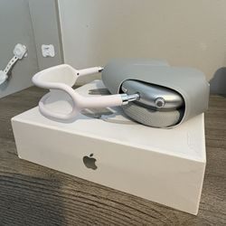 Slightly Used AirPod Maxes 