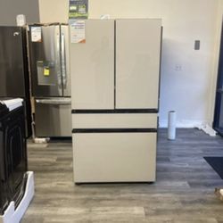 😍SAMSUNG BESPOKE 29 CUBIC FT. WHITE GLASS REFRIGERATOR WITH BEVERAGE CENTER AND ICE MAKER😍