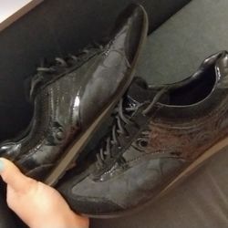 Women's 7.5 Coach Shoes 