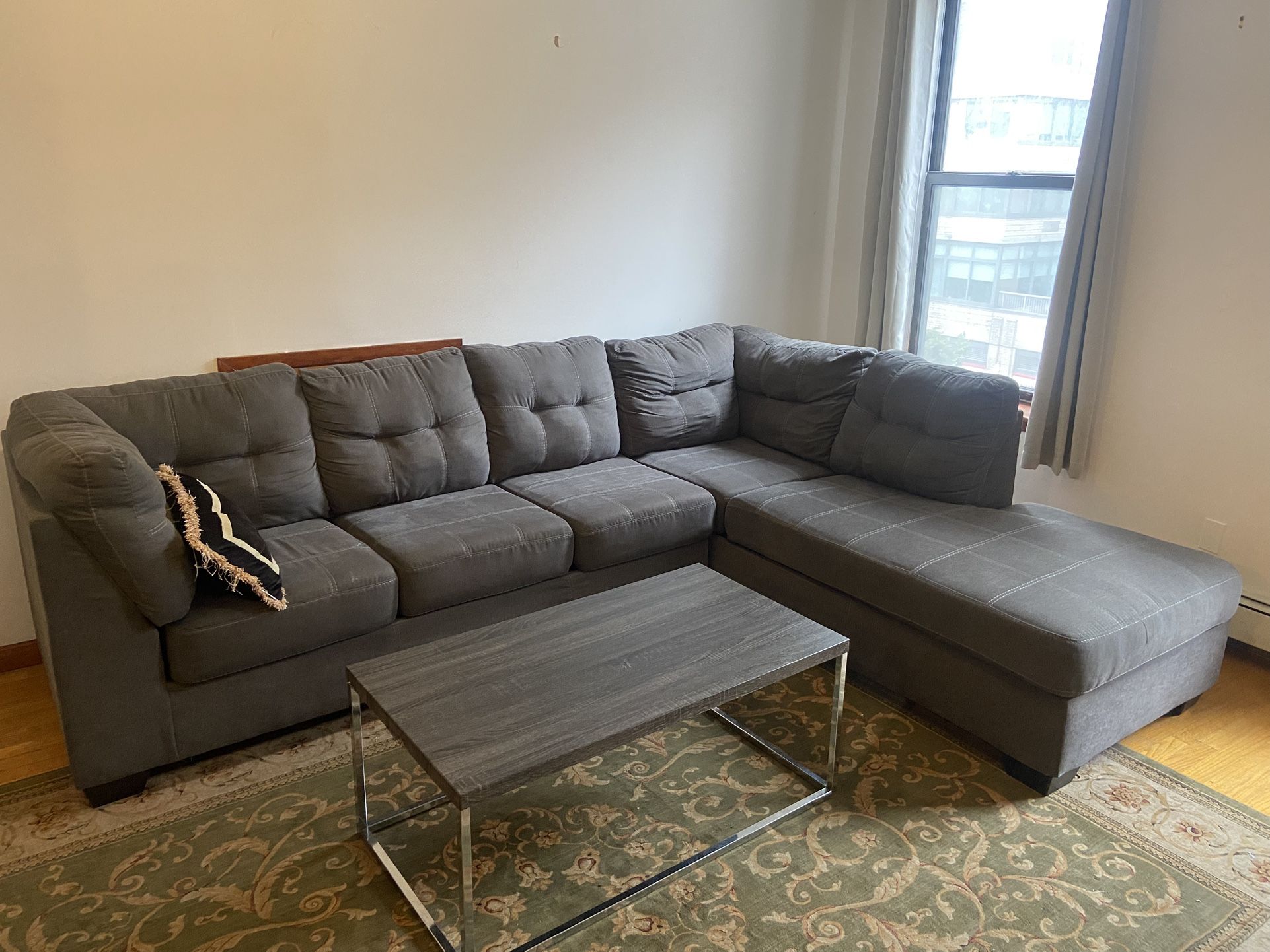 $100 Perfect Condition Large Sectional Couch!