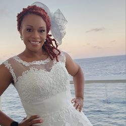 Women's Elegant Sheer Vintage Short Lace Wedding Dress for Bride