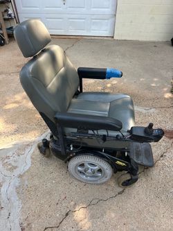 Electric wheelchair