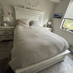 Queen Bed With Night Stands 