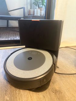 iRobot Roomba i5+ Self-Emptying Robot Vacuum + Clean Base