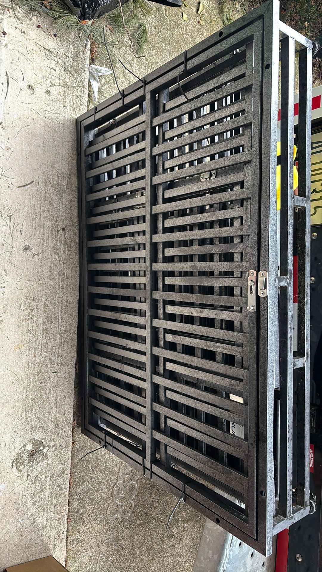 Heavy-Duty Metal Dog Crate / Transport Kennel