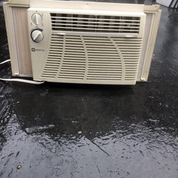 Very Good Condition Maytag Air Conditioner 