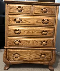 Dresser w/built In Jewelry Box & Mirror