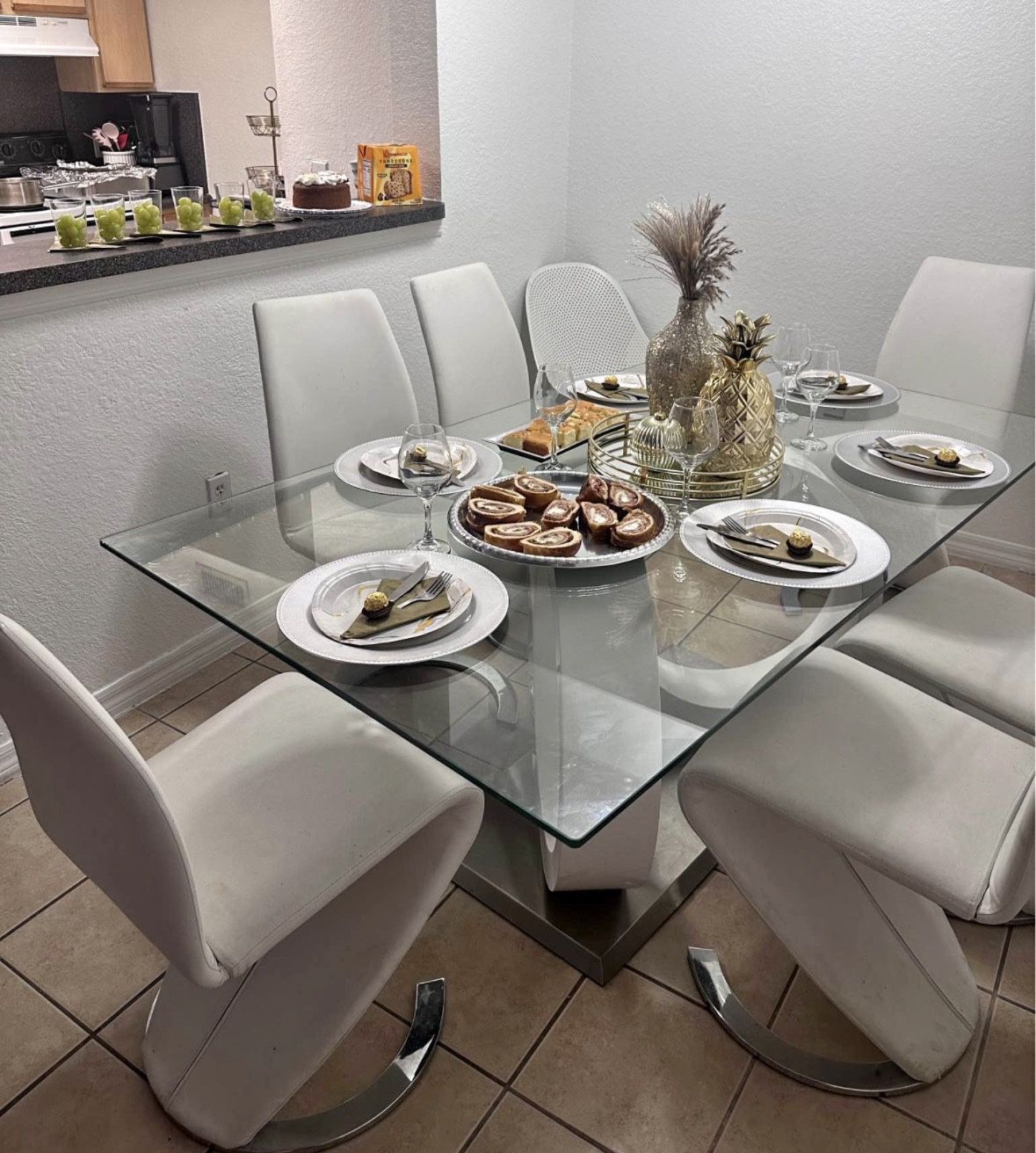 Dining Room , Comedor Blanco . Price Including Delivery