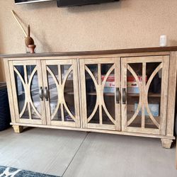 ✨ Modern Entertainment Center – Sleek, Stylish, & Like New ✨