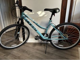 Huffy Rock Creek 26” Mountain Bike – Front Suspension – Excellent Condition Woman’s Bike
