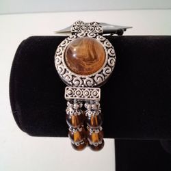 Beautiful Brand New Bracelet Would Make Great Gift .