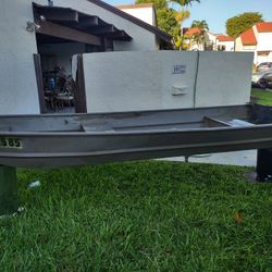 12 Foot Boat With Title 2.5 Nissan With 3.5 Carburator Runs Excellent 