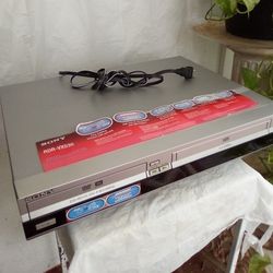Sony DVD To VHS Recorder And Player Easy Dubbing Multi DVD Compatibility Digital Image & Digital Music Playback*No Remote 