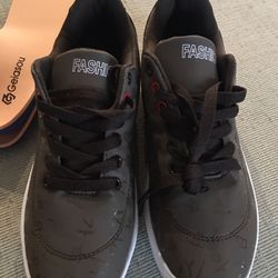 Tenis Shoe’s Size 4 $8