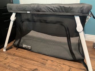 Guava Lotus Travel Crib With Bag