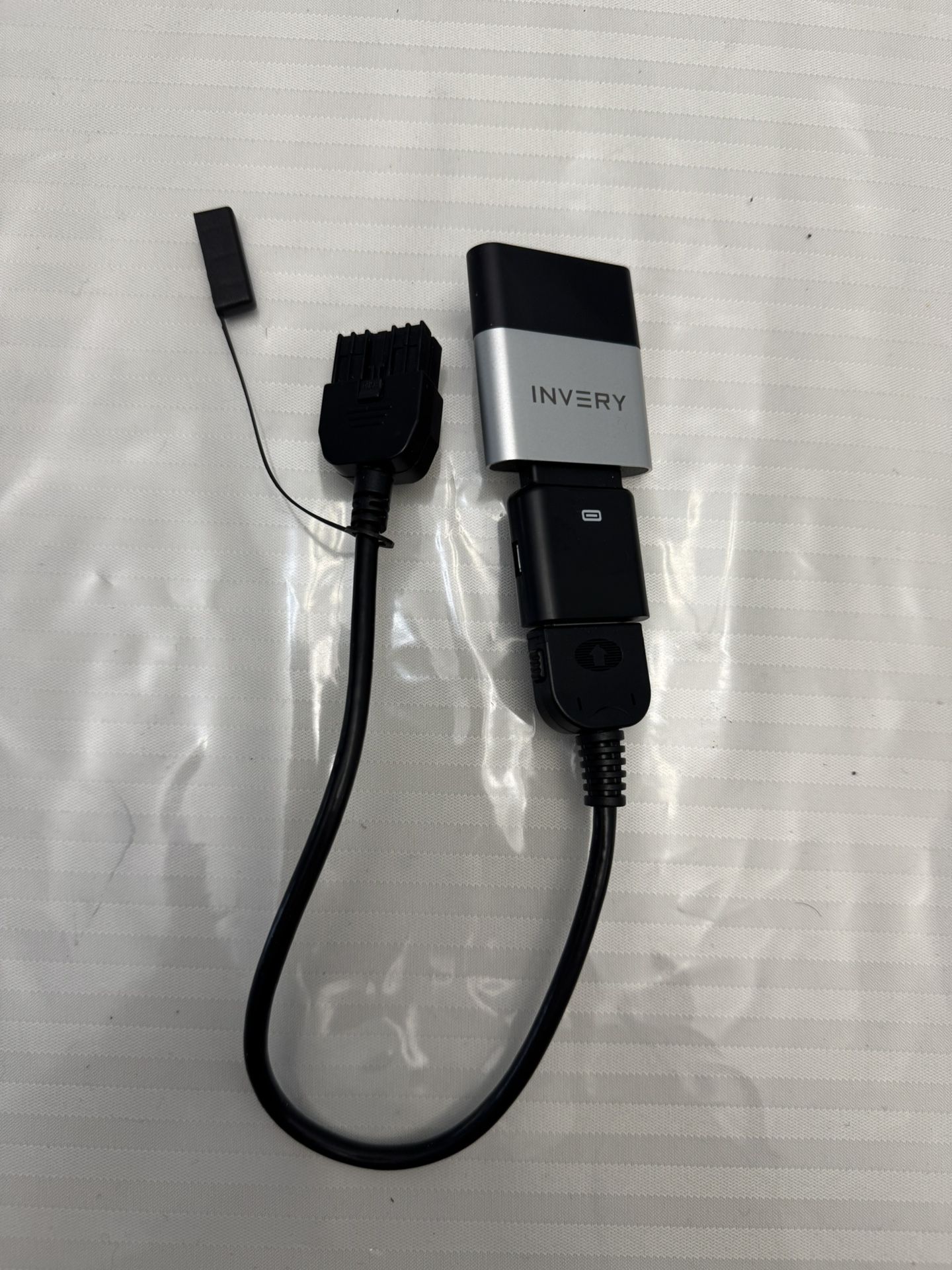 Invery DockLinQ Pro Bluetooth 5.0 30Pin Adapter For Jaguar, Land Rover, Infiniti
